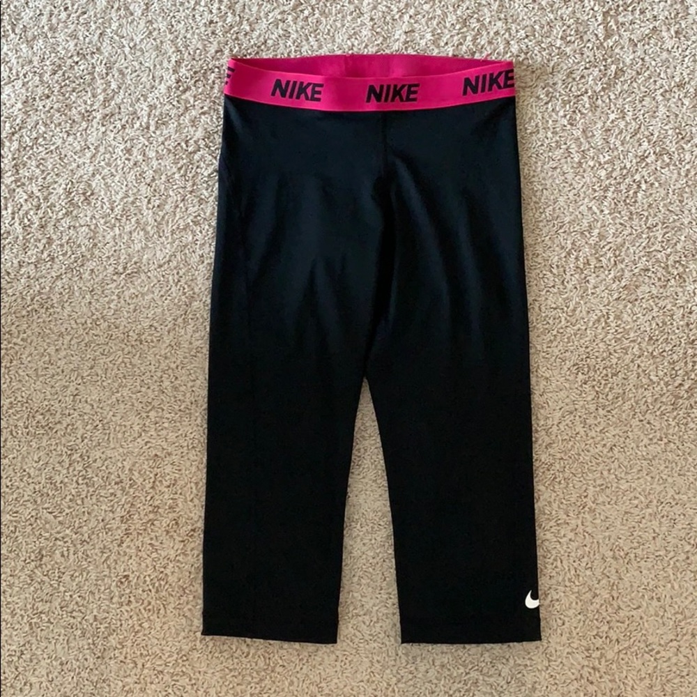 Black Nike Pro Cropped Leggings